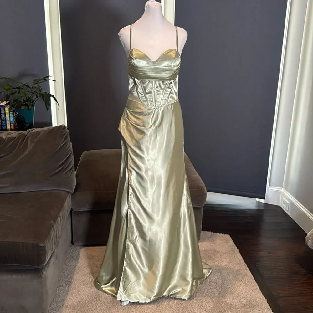 Women’s Light Green Prom Formal Dress Criss Cross Straps Leg Slit Size 8 NWOT
